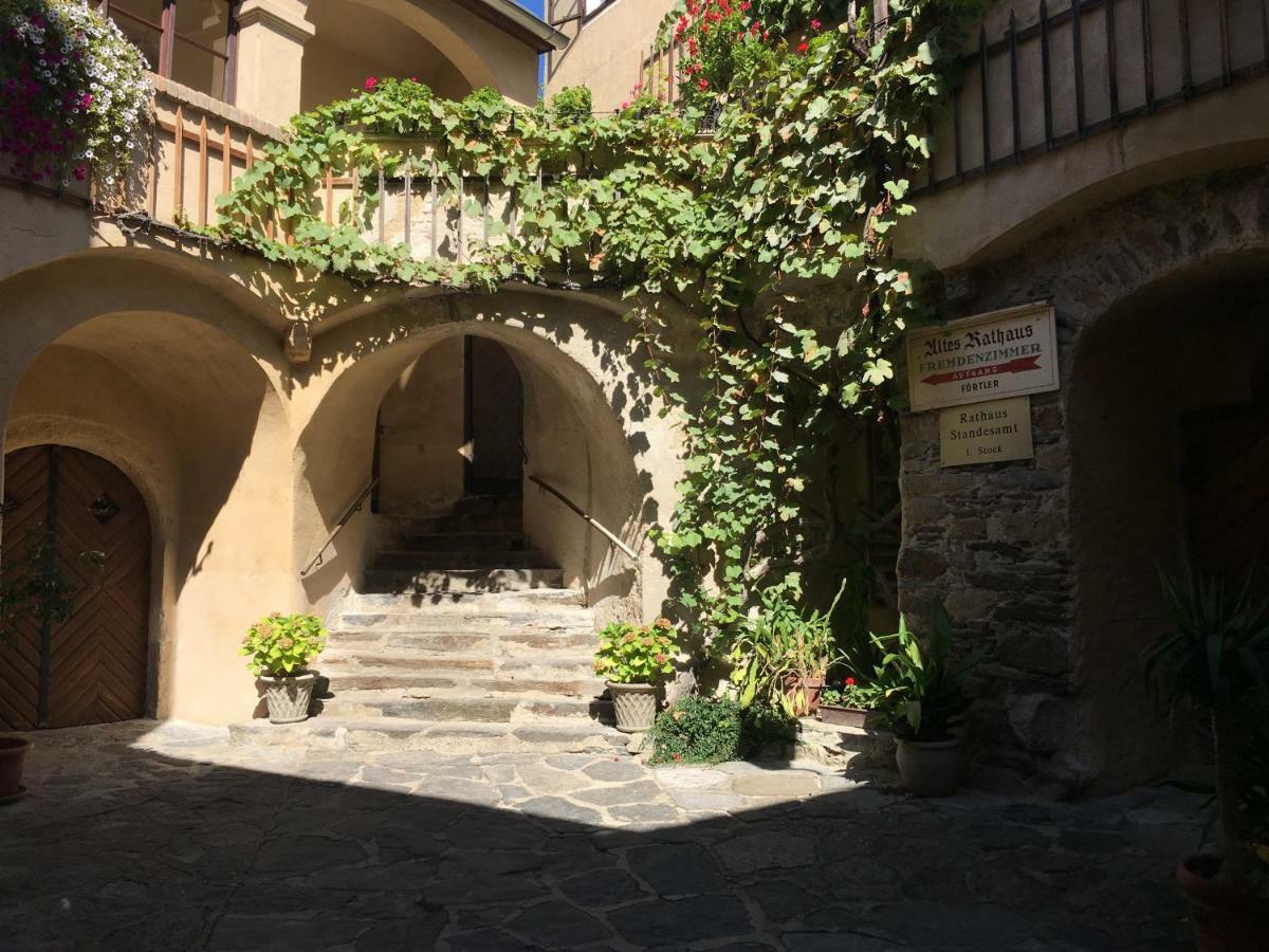 Pension Altes Rathaus Durnstein Bagian luar foto